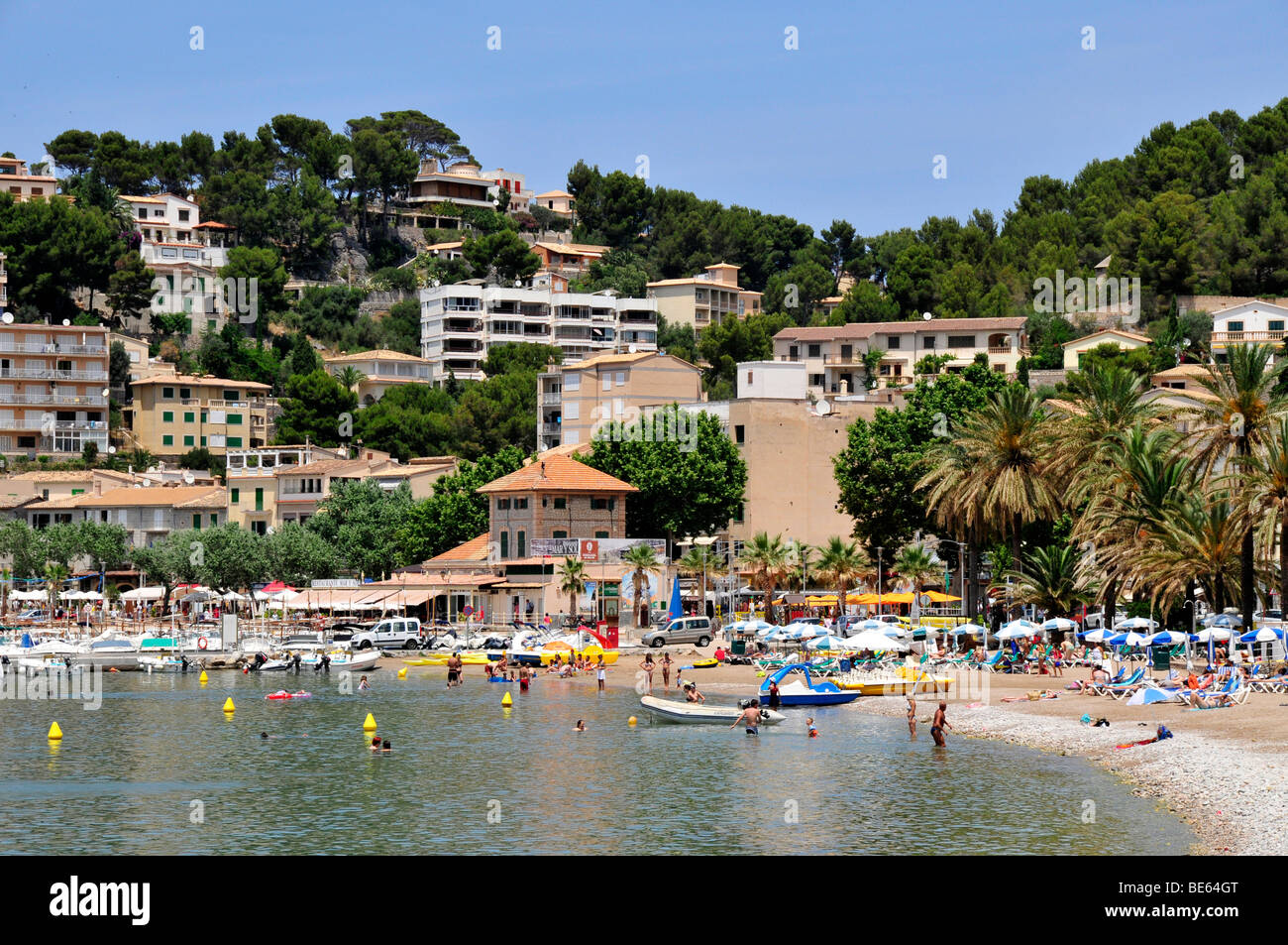 Spiaggia di Platja des Través, Port de Soller, Maiorca, isole Baleari, Spagna, Europa Foto Stock