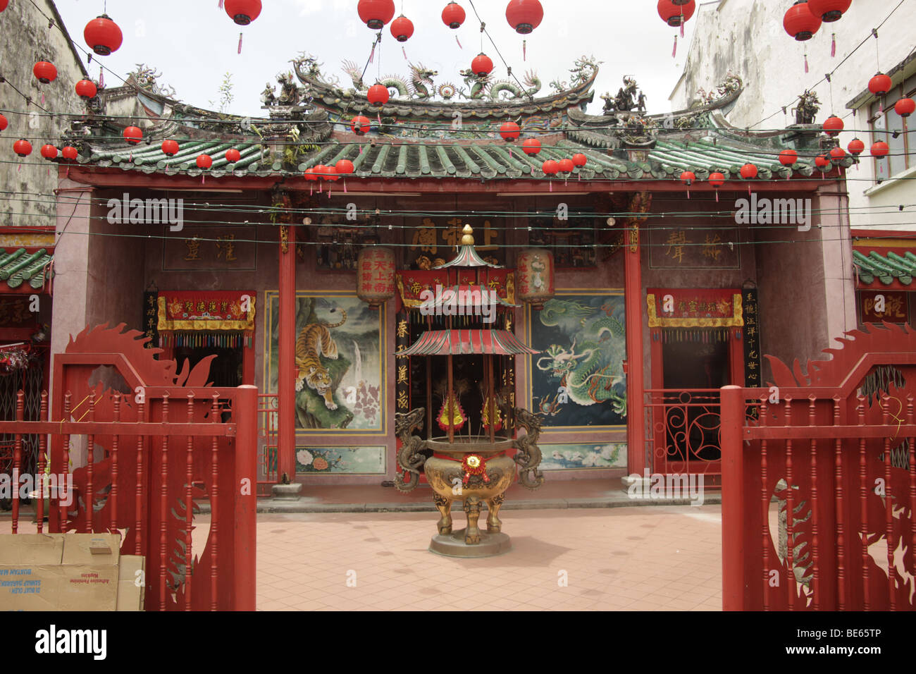 Il tempio Cinese nella Chinatown di Kuching, Sarawak, Borneo, Malaysia, sud-est asiatico Foto Stock
