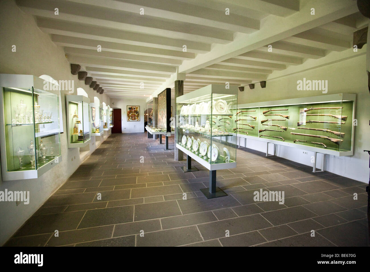 Armory Di Burg Eltz Castle Wierschern Renania Palatinato Germania Europa Foto Stock Alamy