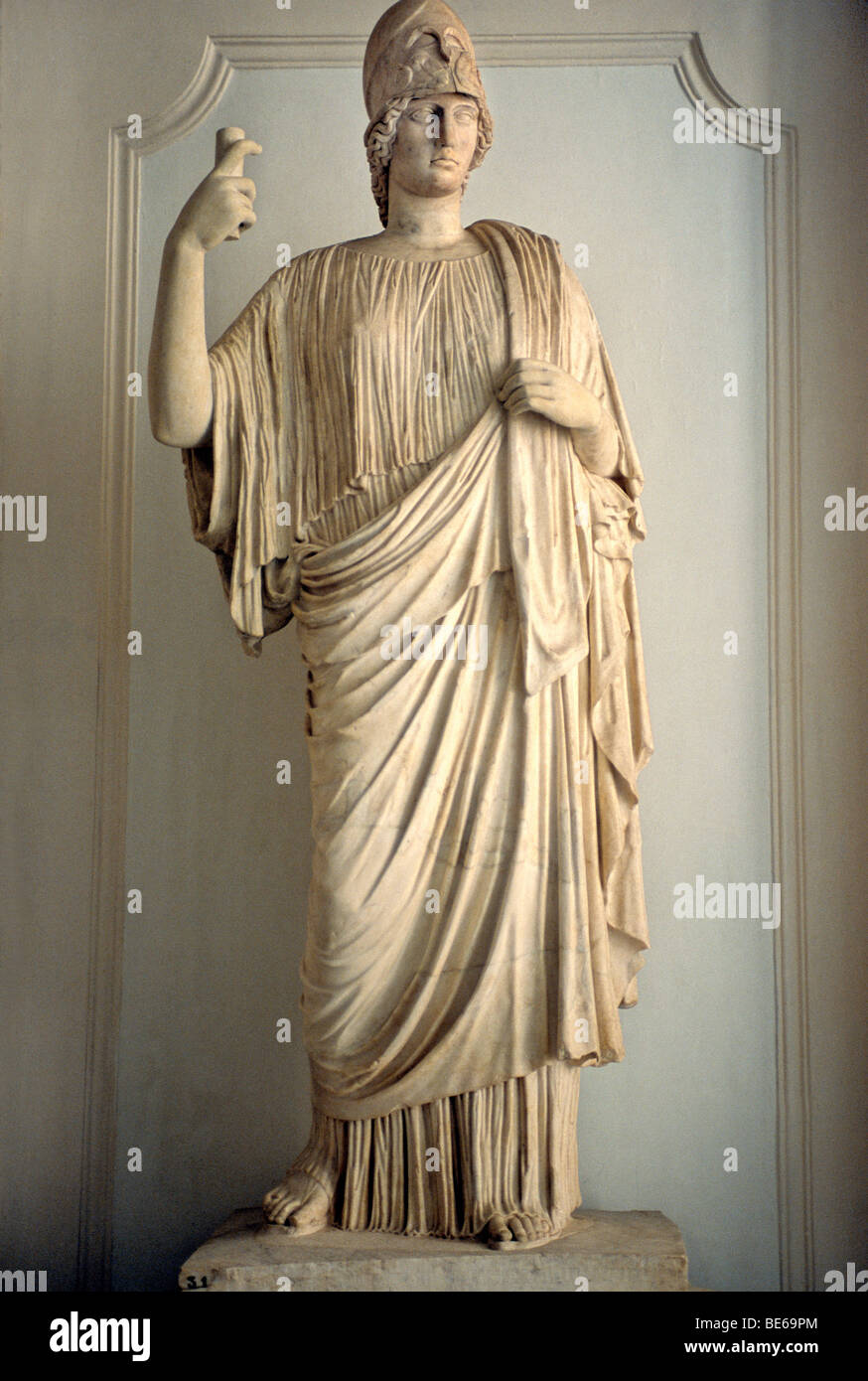 Antica statua in marmo dopo la dea Atena dopo Giustiniani, galleria Musei Capitolini, il Palazzo Nuovo, Colle Capitolino Foto Stock