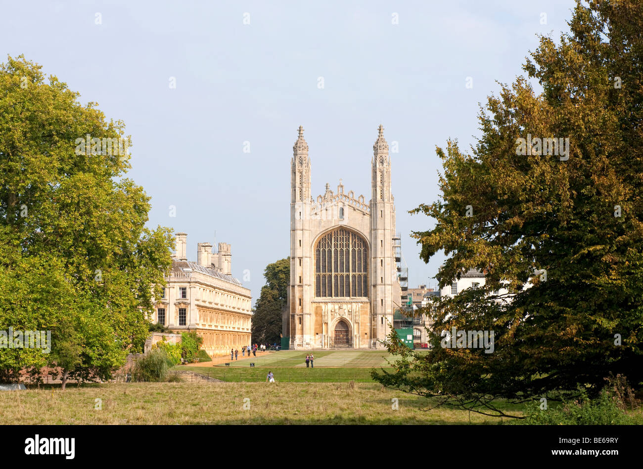 Vista dal fiume Cam di fronte al King's College Chapel parte dell università di Cambridge, Cambridge, Inghilterra, Regno Unito Foto Stock