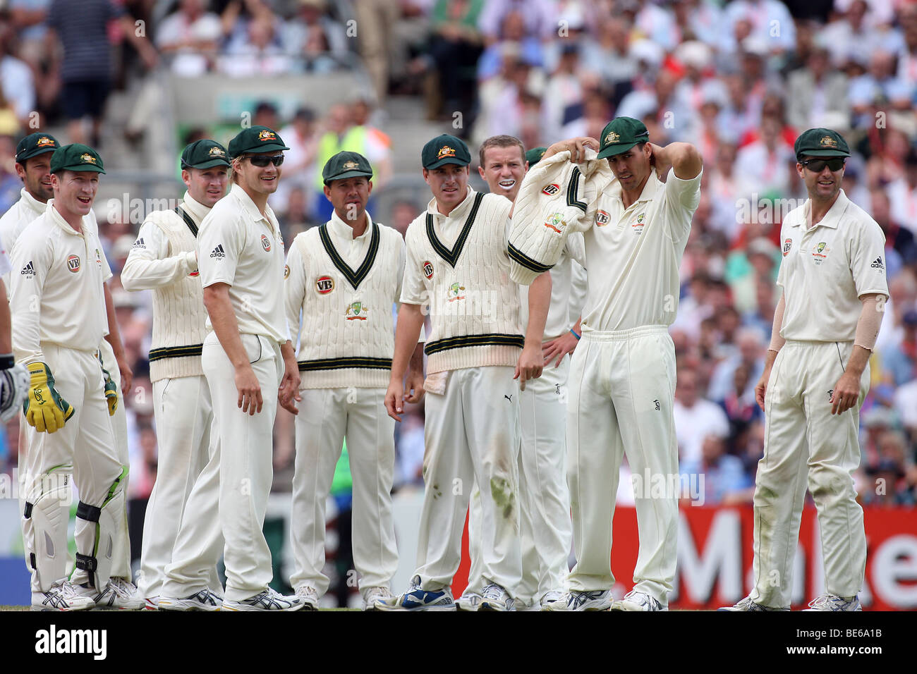 Australiano del team aspettano la decisione ENGLAND V AUSTRALIA Brit Oval Londra Inghilterra 22 Agosto 2009 Foto Stock