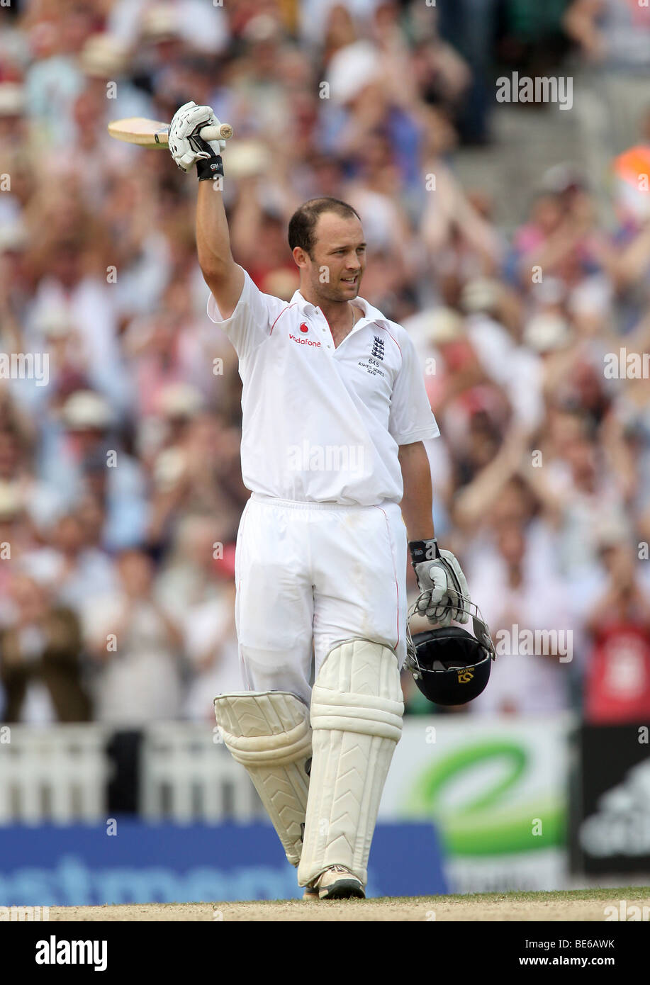 JONATHAN TROTT CELEBRA IL SUO 5TH CENERI TEST MATCH Il Brit Oval Londra Inghilterra 22 Agosto 2009 Foto Stock