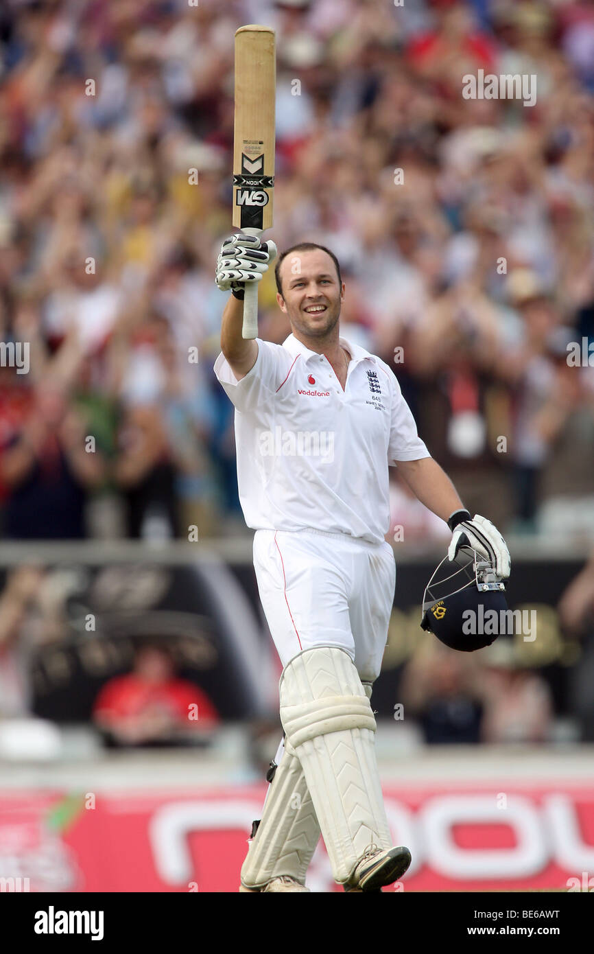 JONATHAN TROTT CELEBRA IL SUO 5TH CENERI TEST MATCH Il Brit Oval Londra Inghilterra 22 Agosto 2009 Foto Stock