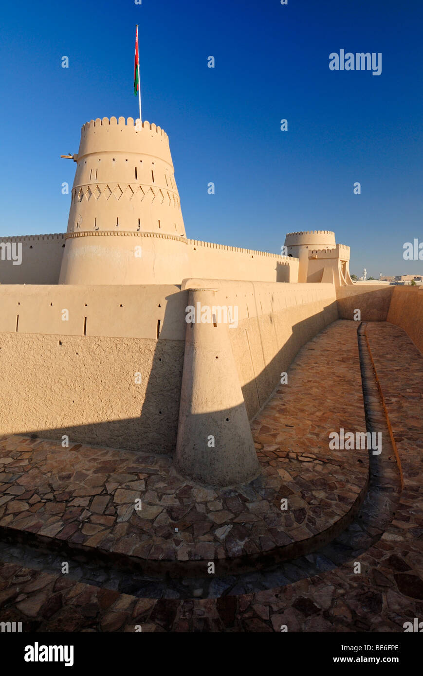 Adobe storica fortificazione Al Khandaq Fort o castello, Buraimi, Al Dhahirah regione, il sultanato di Oman, Arabia, Medio Oriente Foto Stock