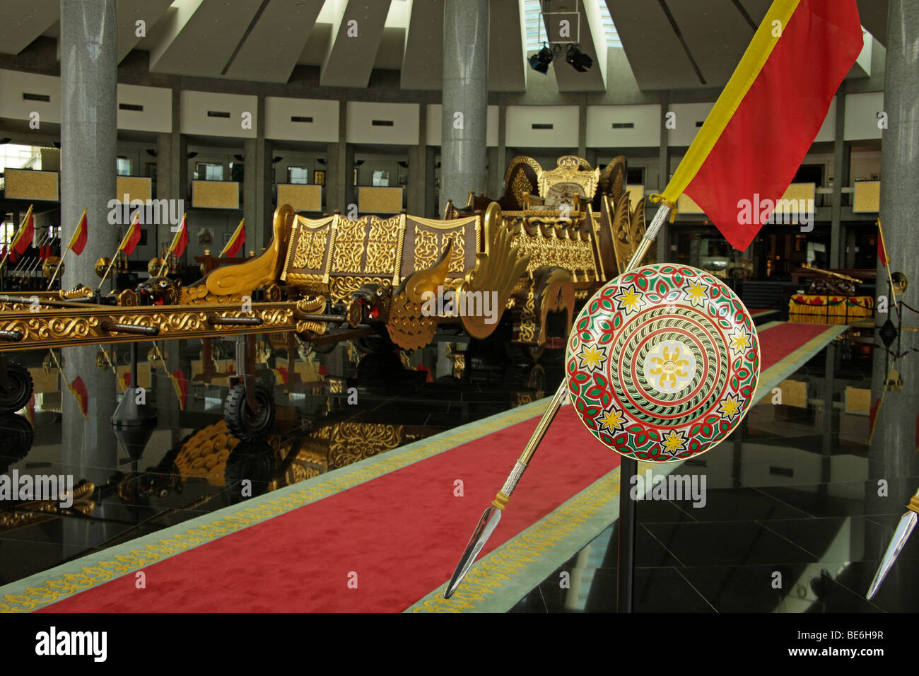 Silver Jubilee Chariot nel tesoro reale, il Royal Regalia Museum nella città capitale Bandar Seri Begawan, Brunei, Asia Foto Stock