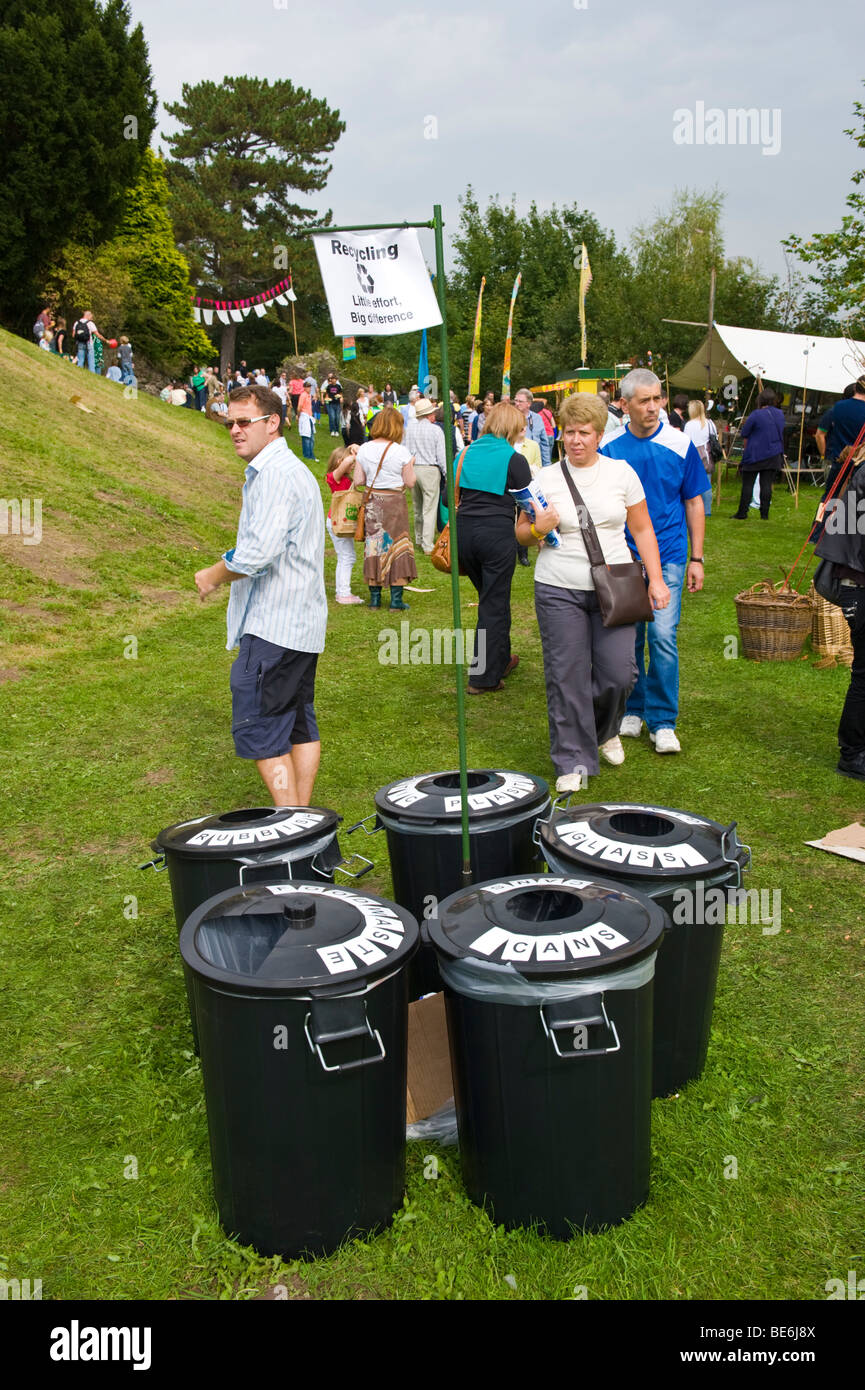 Punto di riciclaggio a Abergavenny Food Festival Monmouthshire South Wales UK Foto Stock