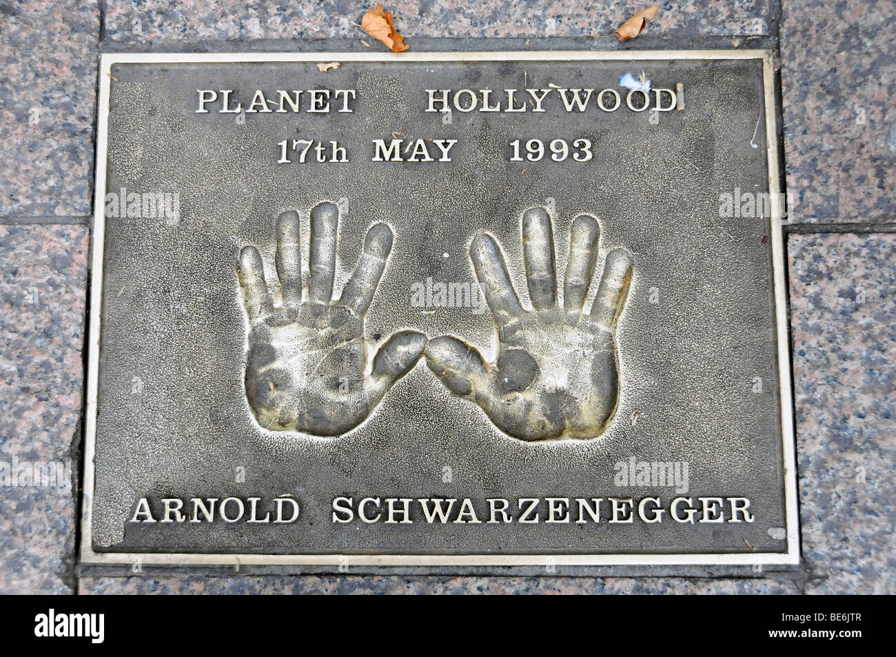 Arnold Schwarzenegger, placca con palm stampe, Leicester Square, London, England, Regno Unito, Europa Foto Stock