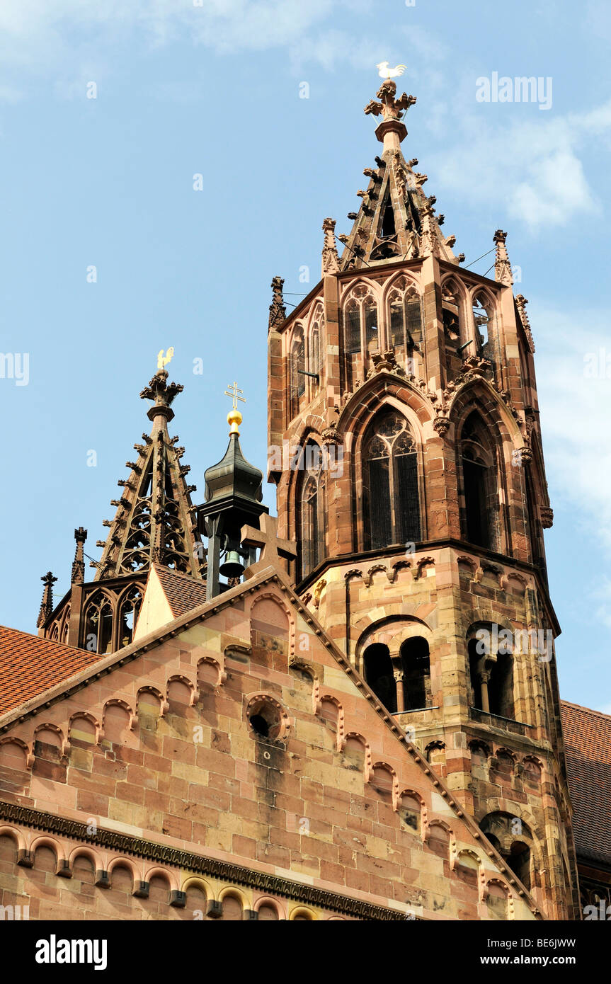 Torre sul lato nord della Cattedrale di Friburgo, Freiburg im Breisgau, Foresta Nera, Baden-Wuerttemberg, Germania, Europa Foto Stock