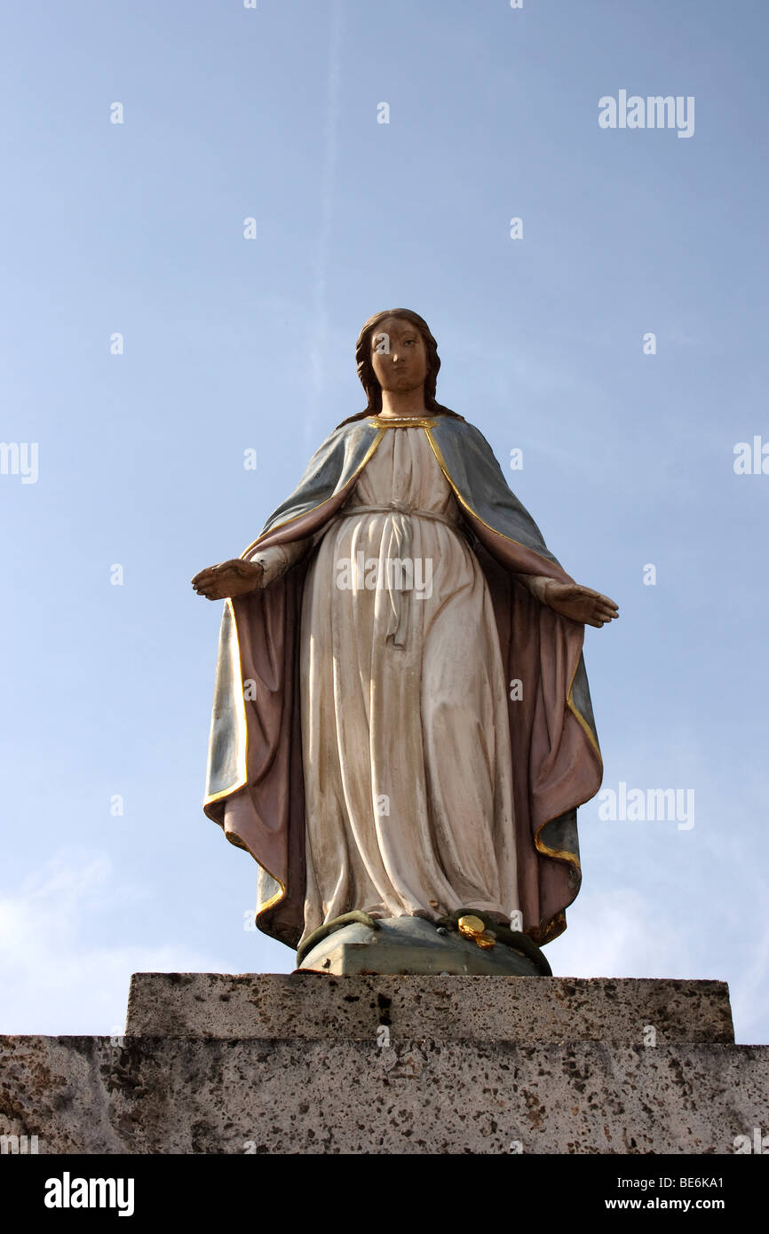 Statua femminile nella città di Bad Wurzach, Allgau, Alta Svevia, Baden-Wuerttemberg, Germania, Europa Foto Stock