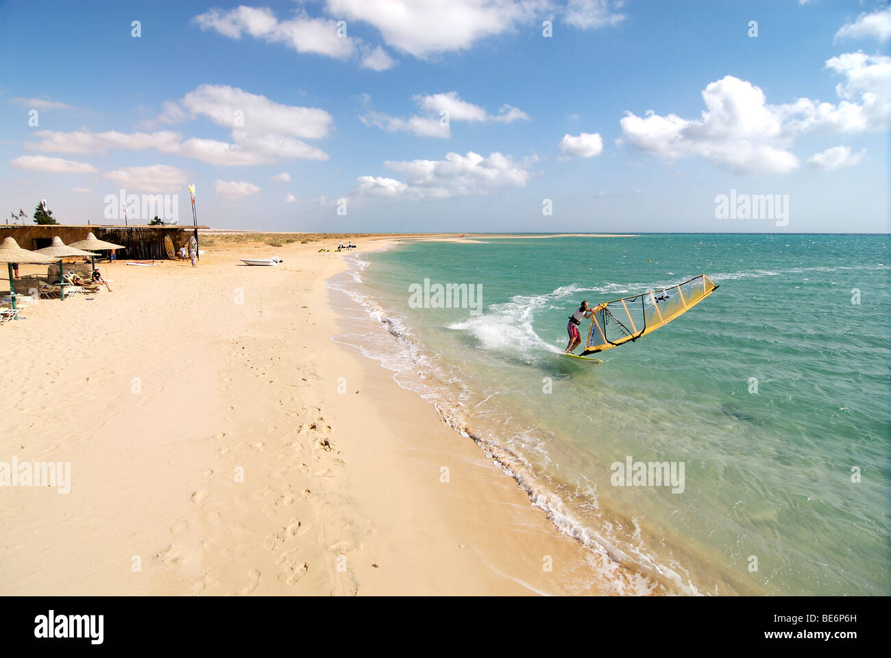 Windsurf in Zaafarana, Golfo di Suez, Mar Rosso, Egitto, Africa Foto Stock