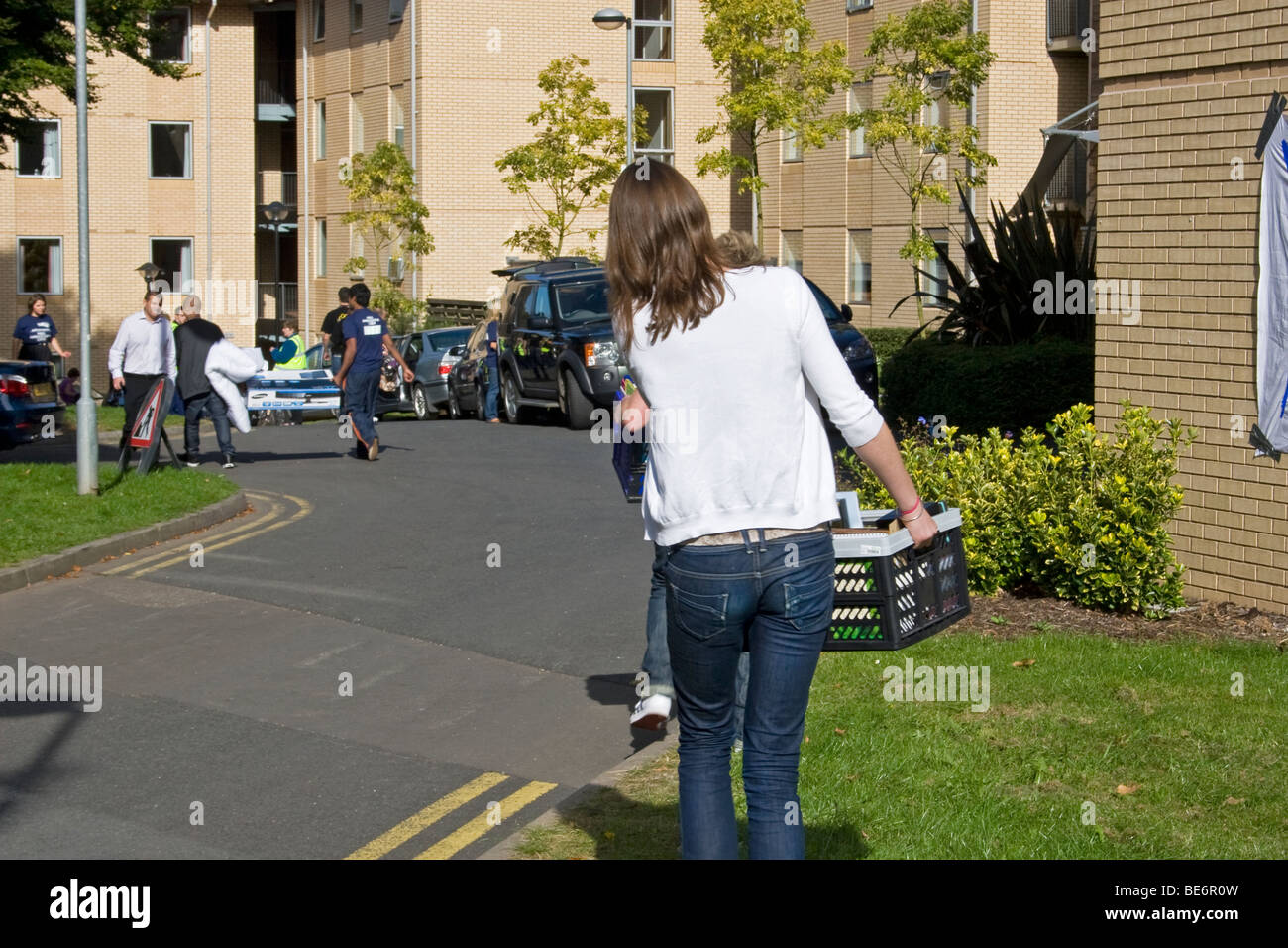 Più fresco gli studenti che si spostano in saloni di soggiorno, Università di Birmingham, Regno Unito Foto Stock