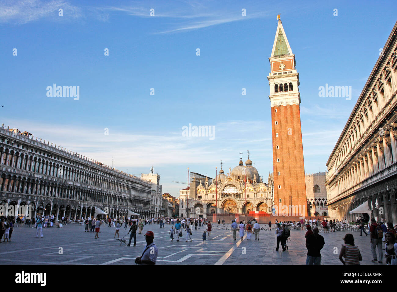 Piazza San Marco,Piazza San Marco,affollate di turisti e i turisti a Venezia ,l'Italia. Foto Stock