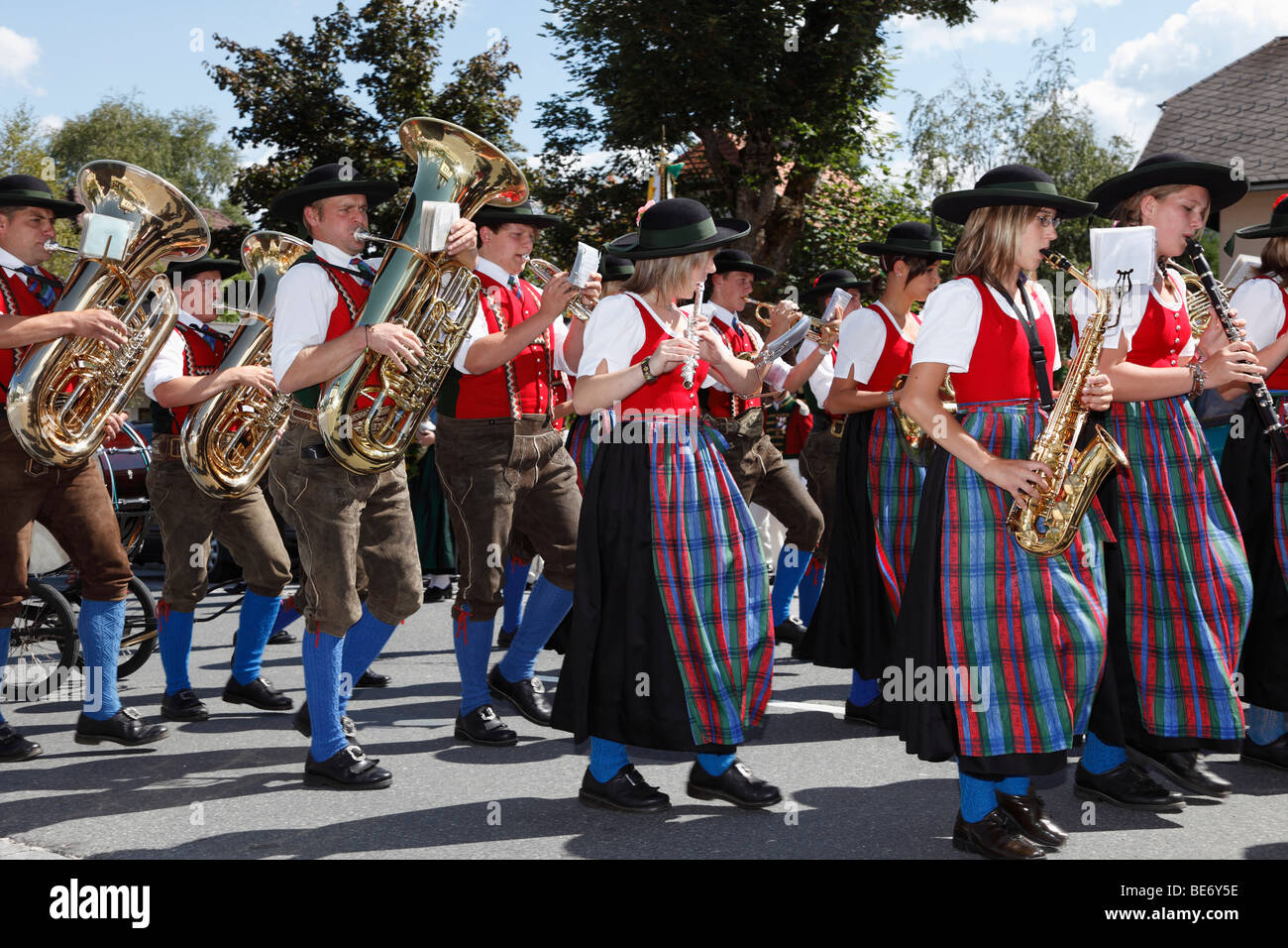 Musica folk band presso il Sansone Parade, Mariapfarr, Lungau, stato di Salisburgo, Salisburgo, Austria, Europa Foto Stock