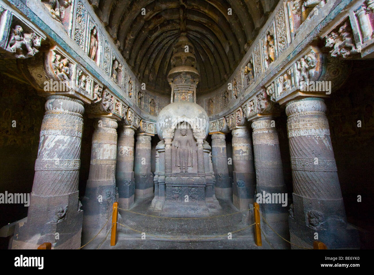Numero di cave 19 in Ajanta grotte buddista in India Foto Stock
