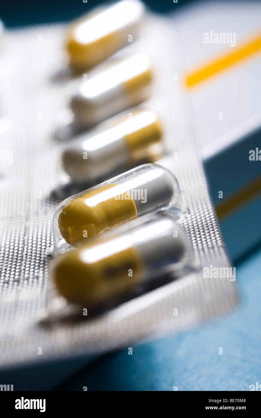 Blister di capsule un farmaco antivirale (un inibitore della neuraminidasi) usato per il trattamento di influenza A(H1N1) Foto Stock
