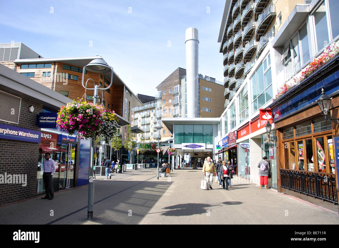 Il centro Shopping di Feltham, High Street, Feltham, London Borough di Hounslow, Greater London, England, Regno Unito Foto Stock