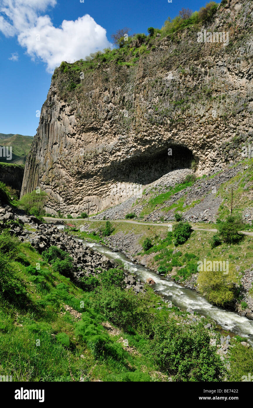 Enormi colonne di basalto a Awan Gorge Vicino a Garni, Canyon, regione di Kotayk, Armenia, Asia Foto Stock