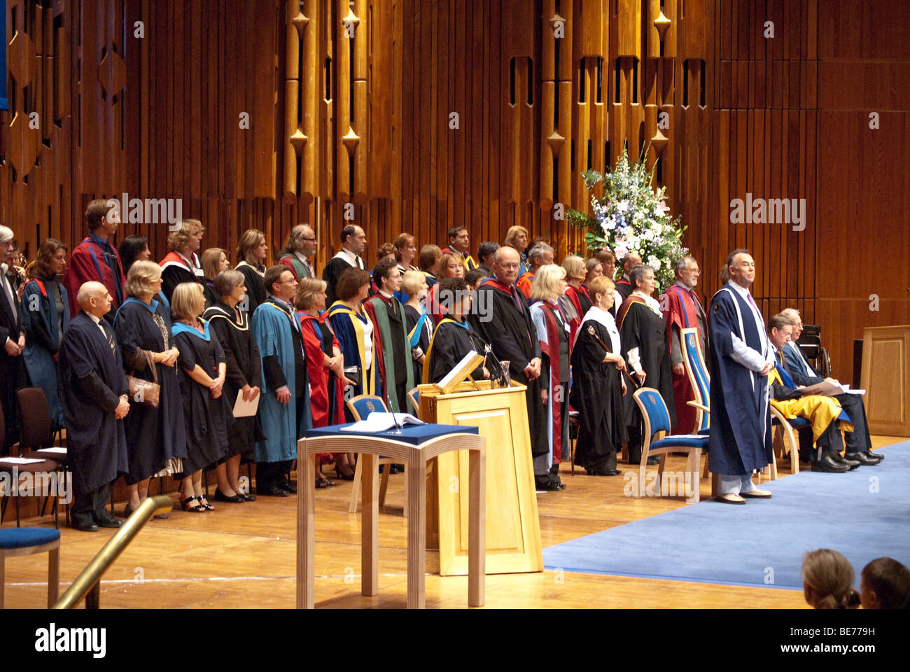 Open University cerimonia di laurea presso il Barbican Centre di Londra il 18 settembre 2009 Foto Stock