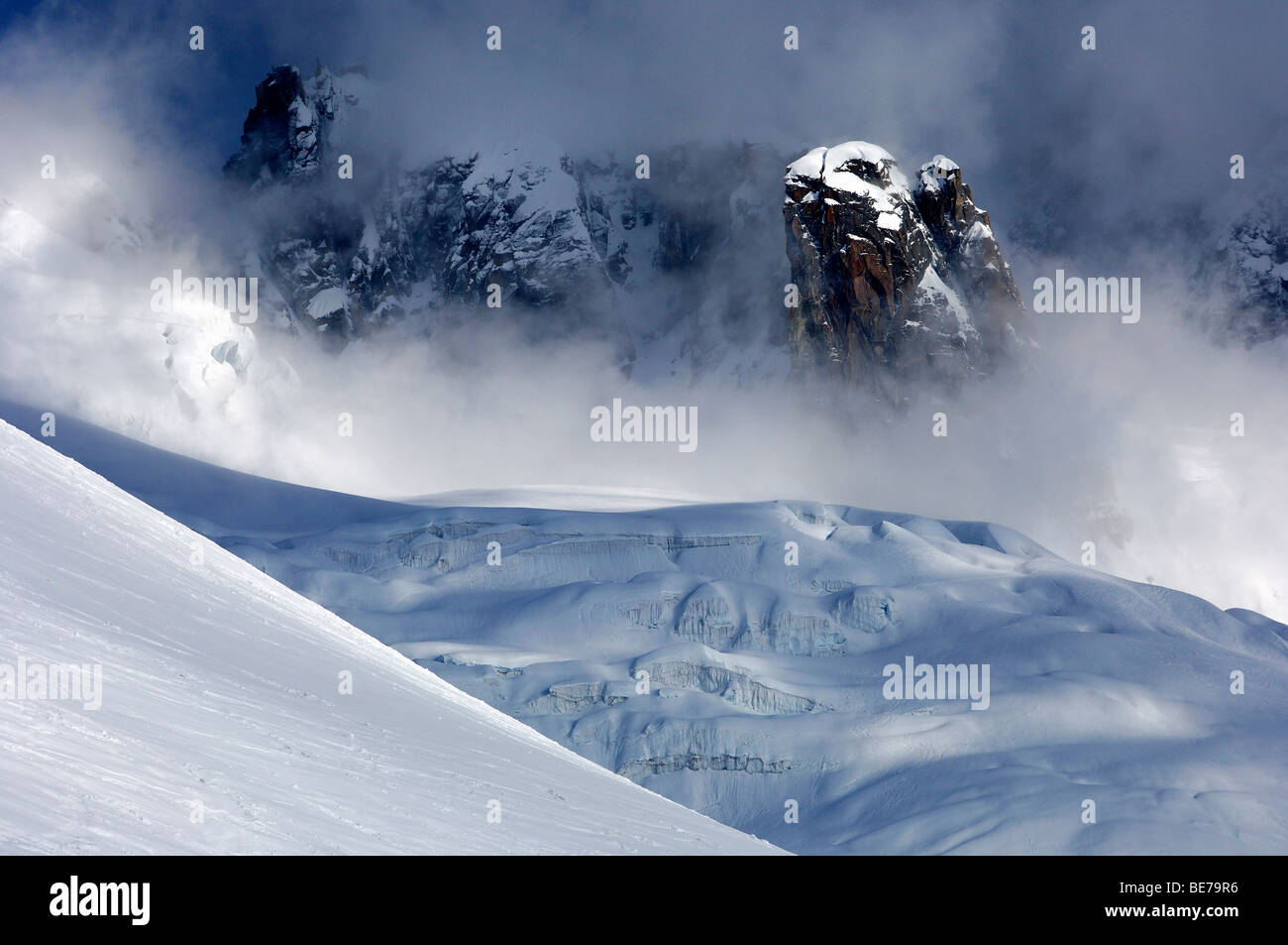 In seracchi da aggirare del ghiacciaio Geant, Vallee Blanche, del massiccio del Monte Bianco, Chamonix Alta Savoia in Francia Foto Stock