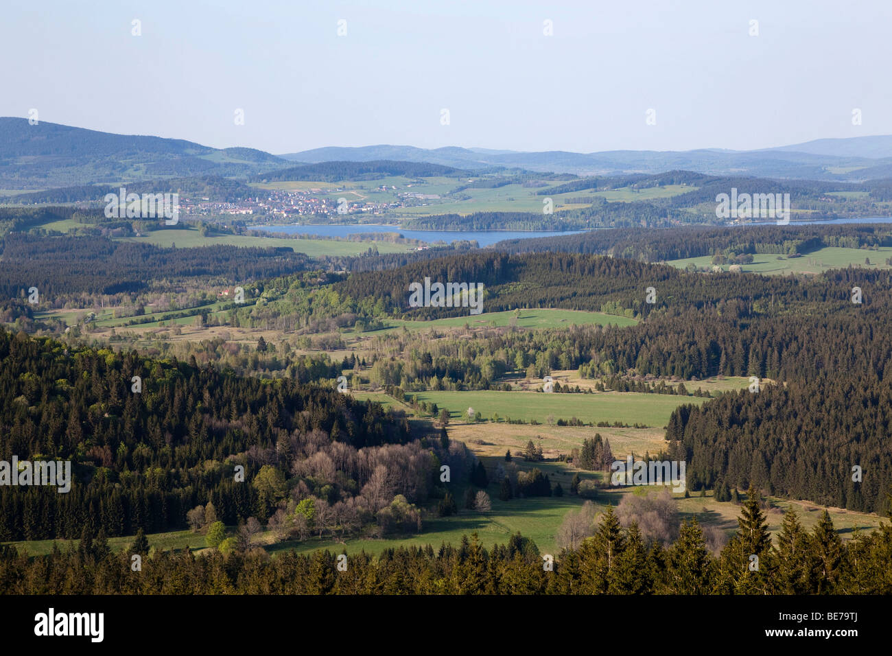 Il villaggio Horni Plana, Oberplan, presso il serbatoio di Lipno, Moldavia serbatoio nella foresta Boema in Boemia, Repubblica ceca, Foto Stock