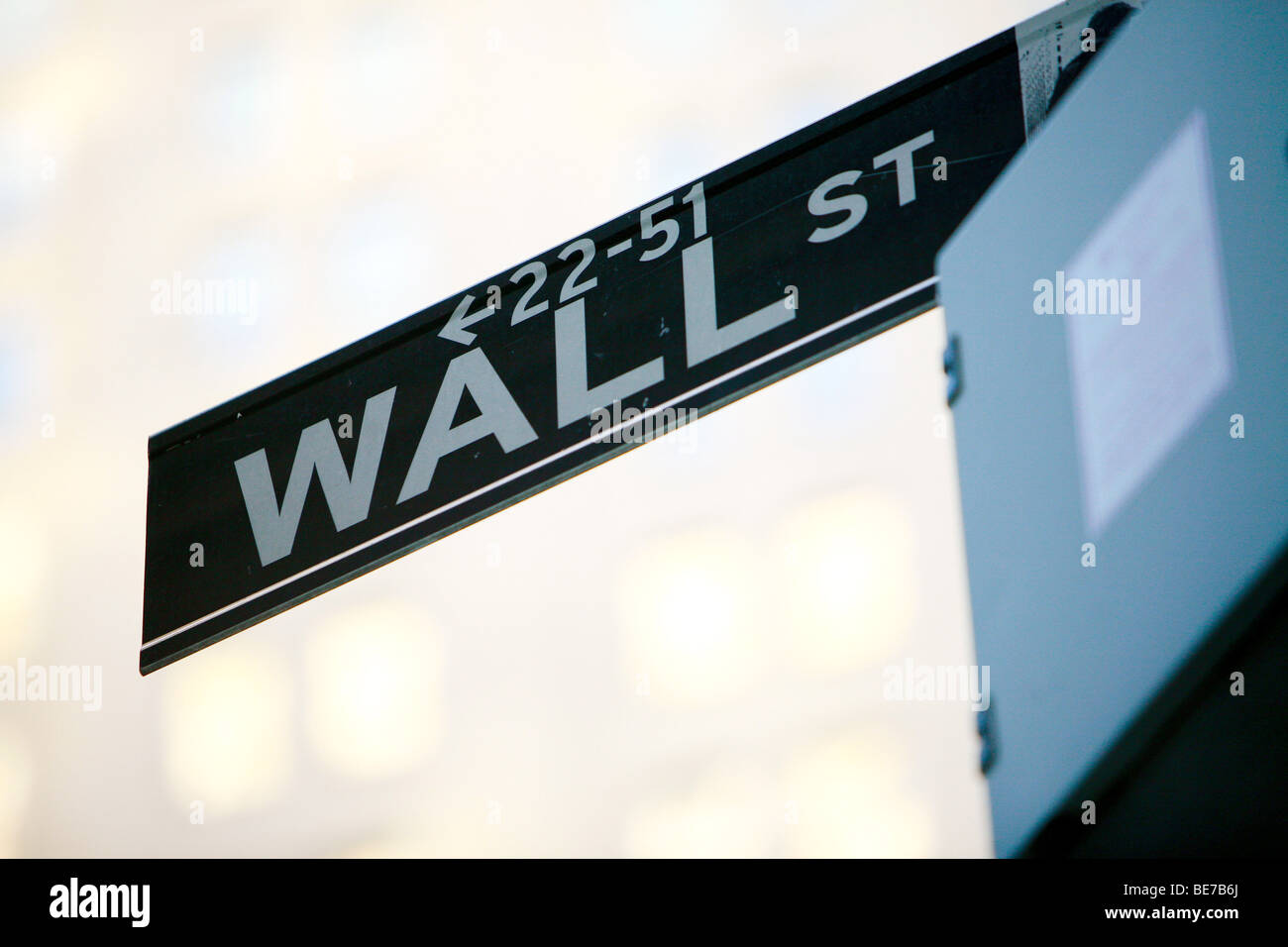 Wall street segno nel quartiere finanziario area del centro cittadino di Manhattan a New York City, Stati Uniti. Foto Stock