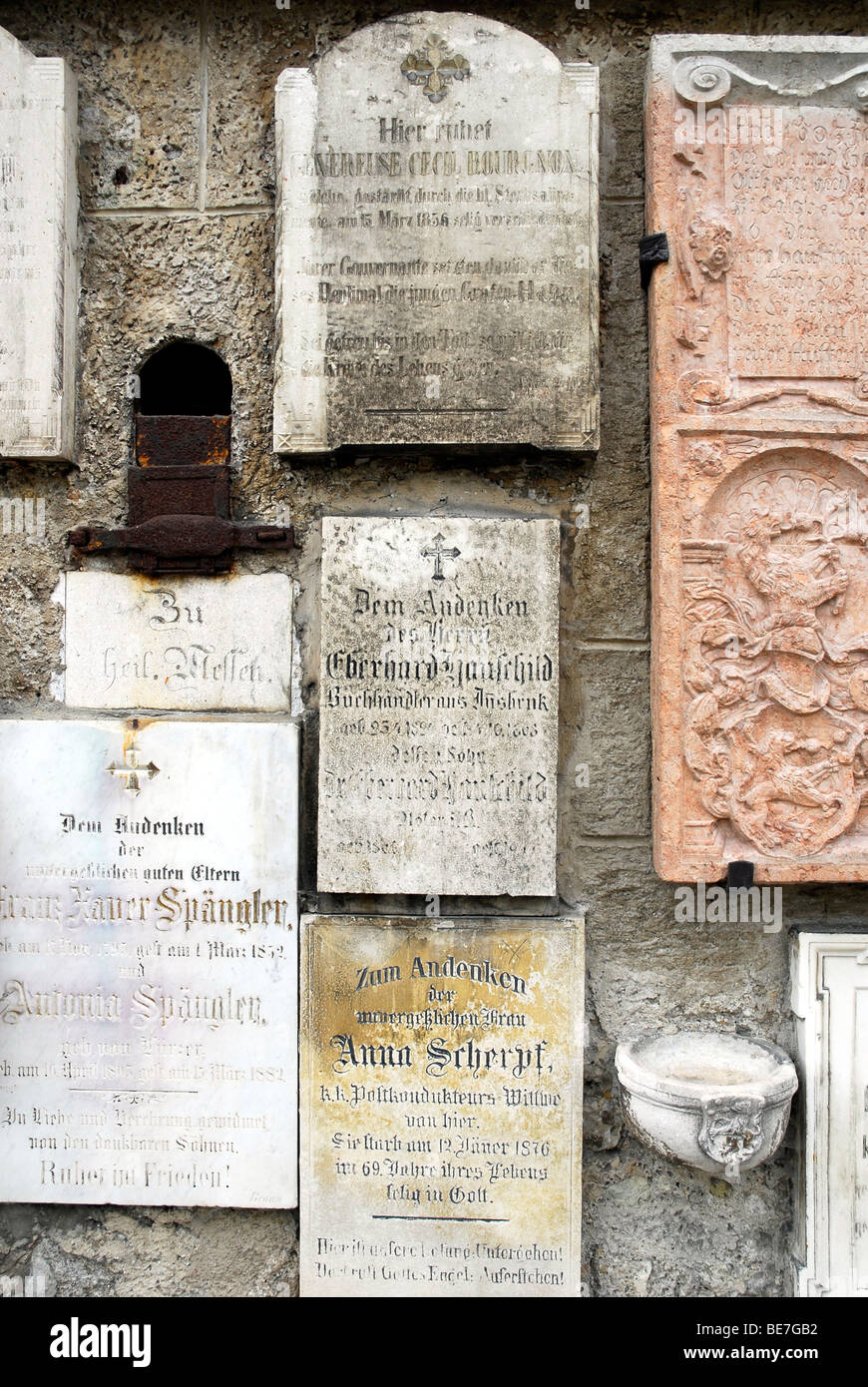 Tavolette di pietra presso il cimitero di San Pietro, il centro storico di Salisburgo, Salzburger Land membro, Austria, Europa Foto Stock