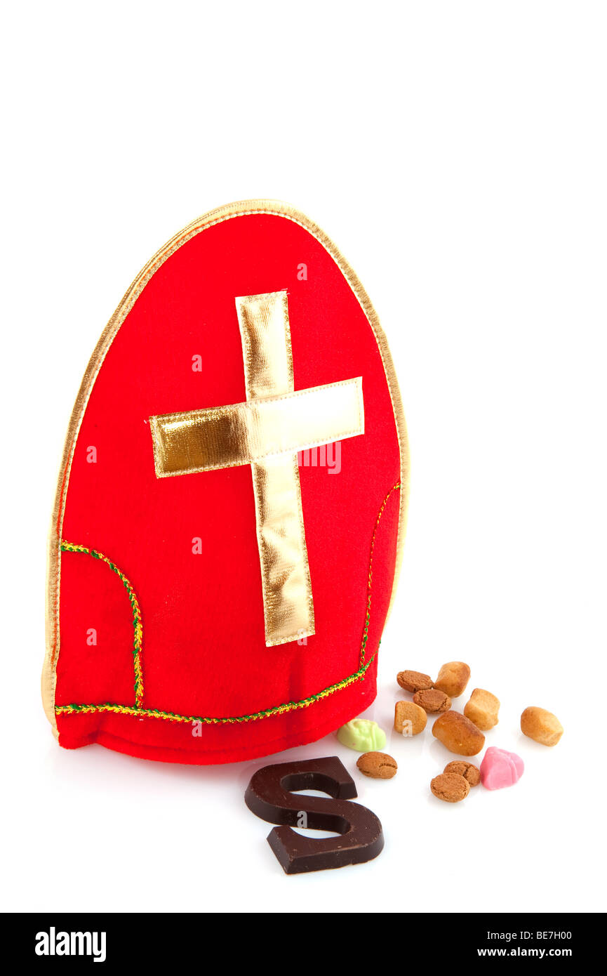 Mitre con cross da Sinterklaas con tradizionale candy Foto Stock