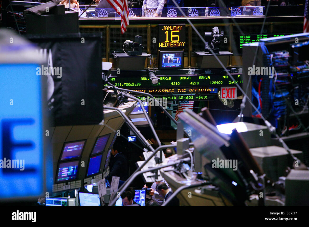 Vista generale dei commercianti lavorando sul pavimento del New York Stock Exchange di New York Foto Stock