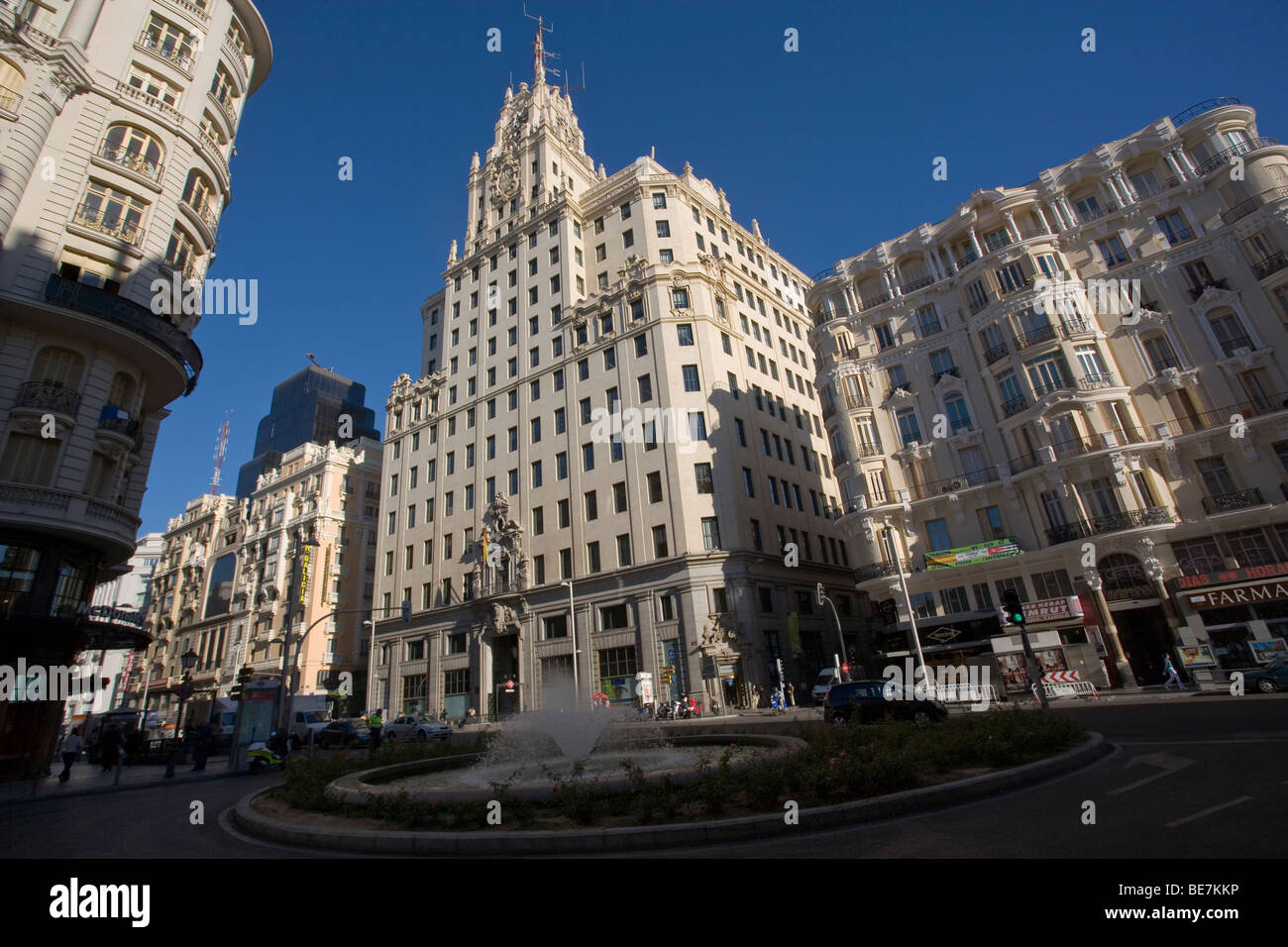 Spagna, Madrid, Centro, Edificio Telefonica e altri decorati sontuosamente grand edificious in Gran Via Foto Stock
