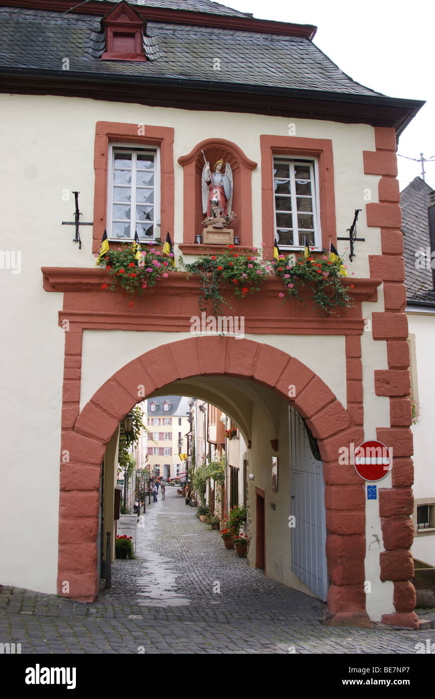 Graacher Tor town gate, Bernkastel, Mosel, Germania Foto Stock