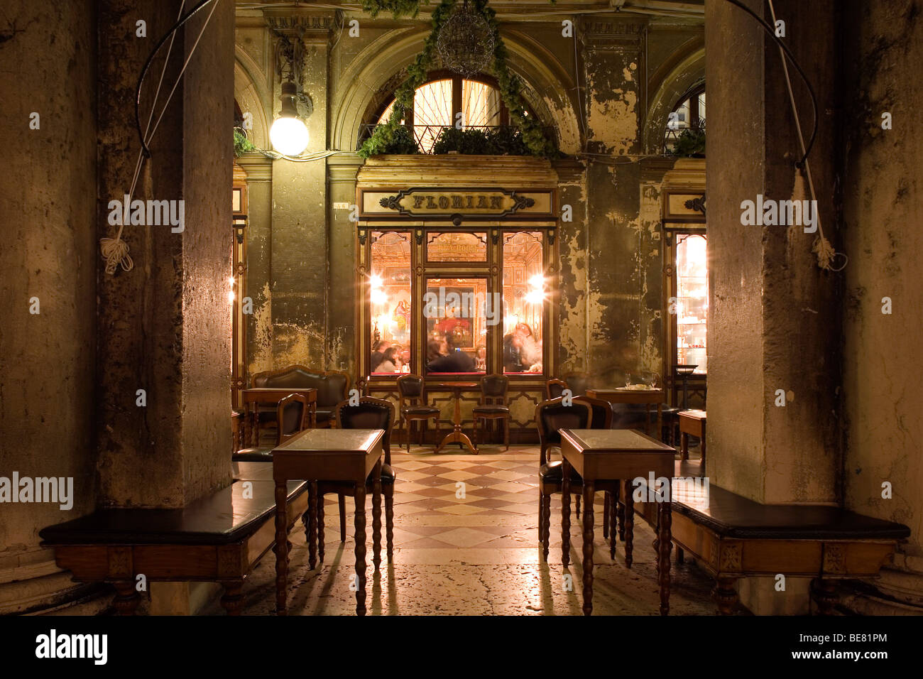 Caffe Florian di notte, Piazza San Marco, Venezia, Italia e Europa Foto Stock