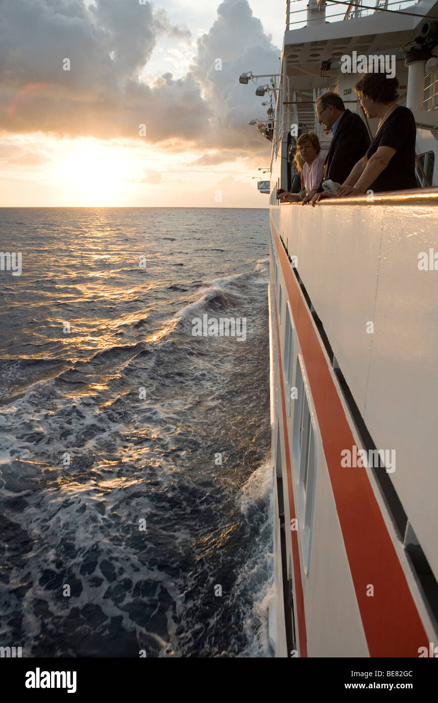 Cruiseship MS Hanseatic al tramonto, Oceano Indiano, vicino a Port Louis, Mauritius, Oceano Indiano Foto Stock