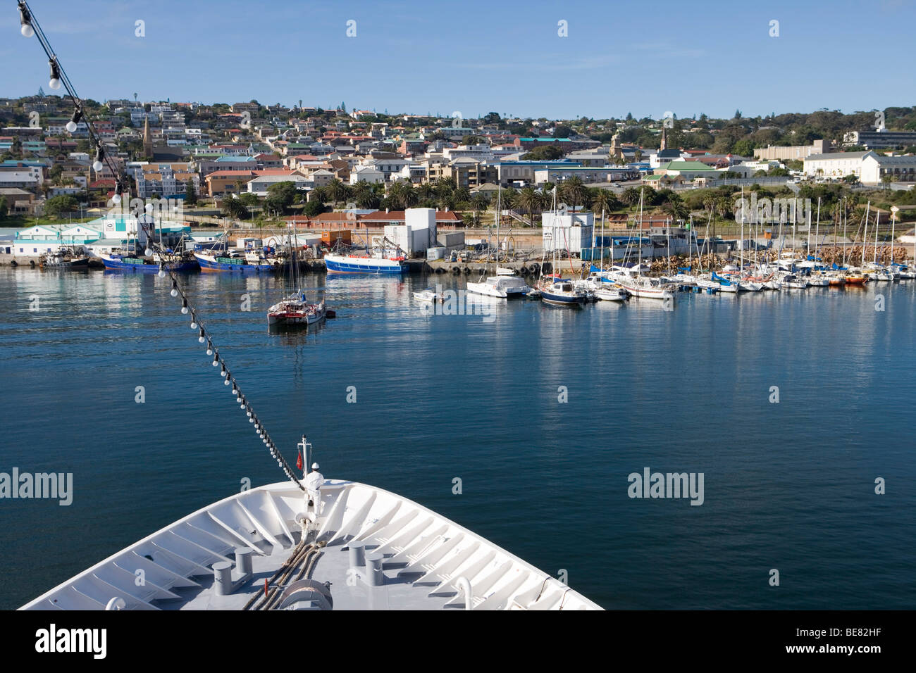 Cruiseship MS Hanseatic avvicinando una marina, Mossel Bay, Western Cape, Sud Africa e Africa Foto Stock