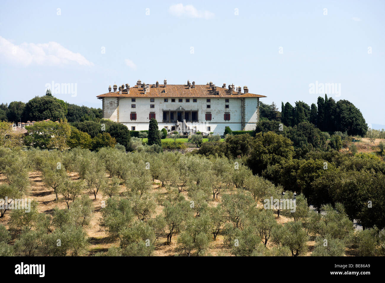 La cinquecentesca Villa Medicea Ferdinanda impostato tra gli uliveti nel borgo di Artimino, Toscana, Italia Foto Stock