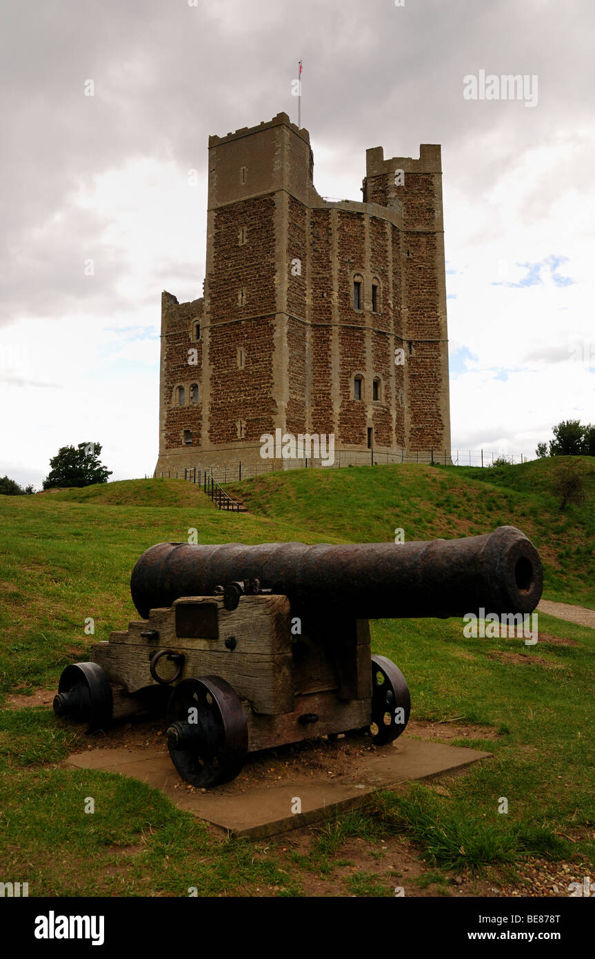 Canon e mantenere, Castello di Orford Orford Suffolk Foto Stock