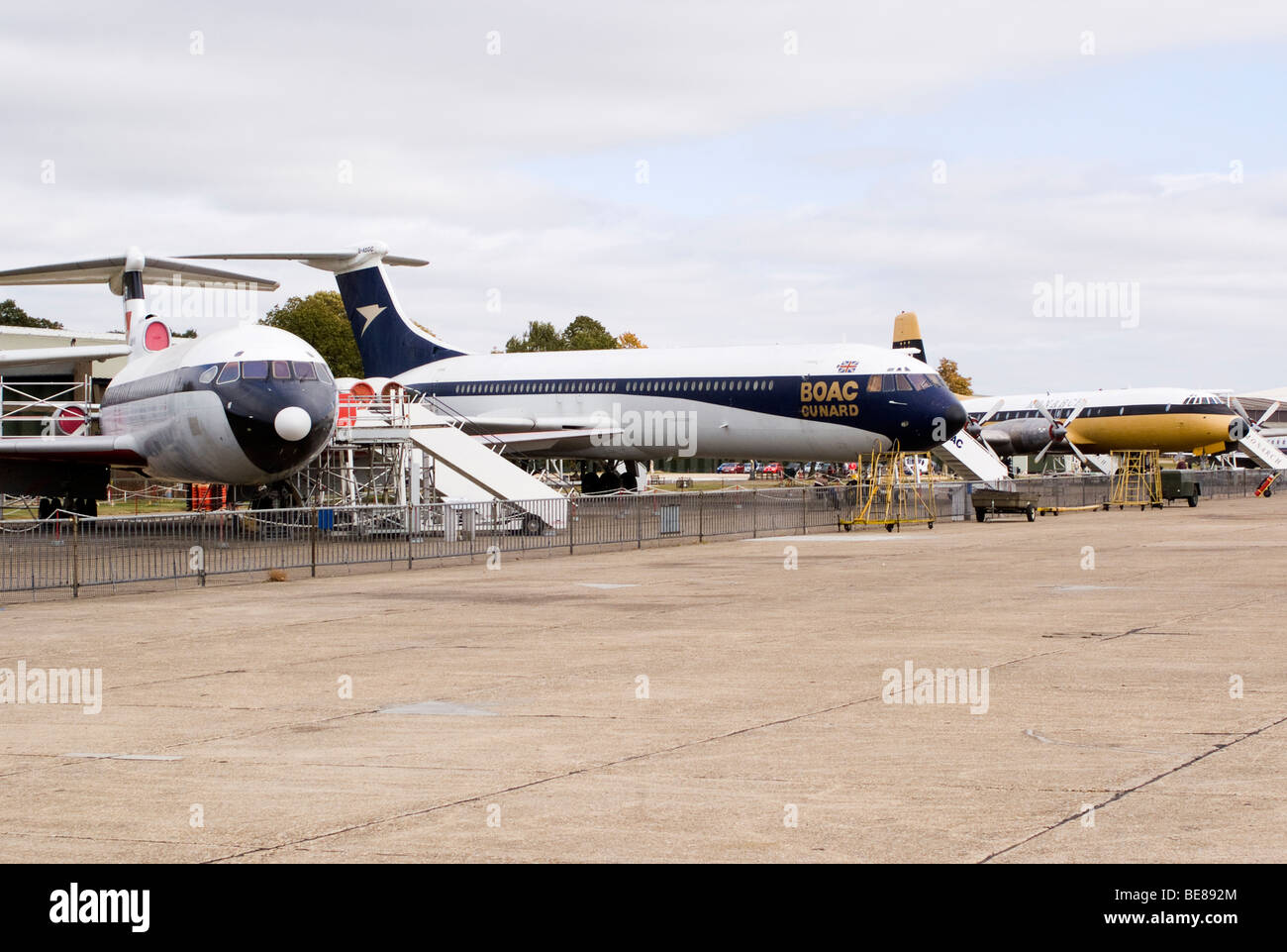 Trident 2E BAC Super VC10 e Bristol Britannia aeroplani a IWM Duxford England Regno Unito Regno Unito Foto Stock