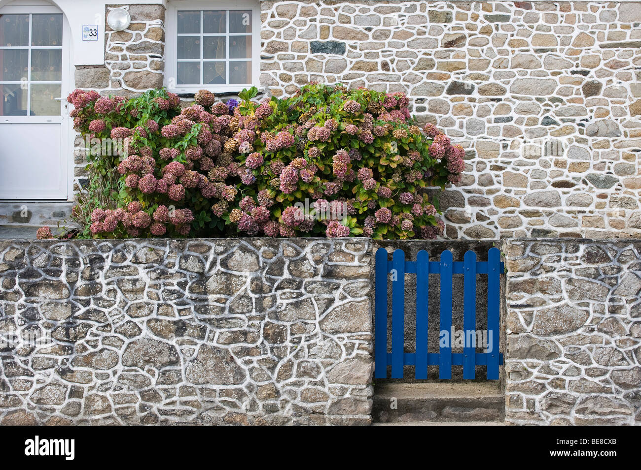 Casa bretonne in Kernelehen, Finisterre, Bretagna, Francia, Europa Foto Stock