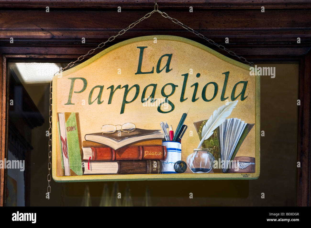 Segno per una cartoleria nel centro della città vecchia, Siena, Toscana, Italia Foto Stock