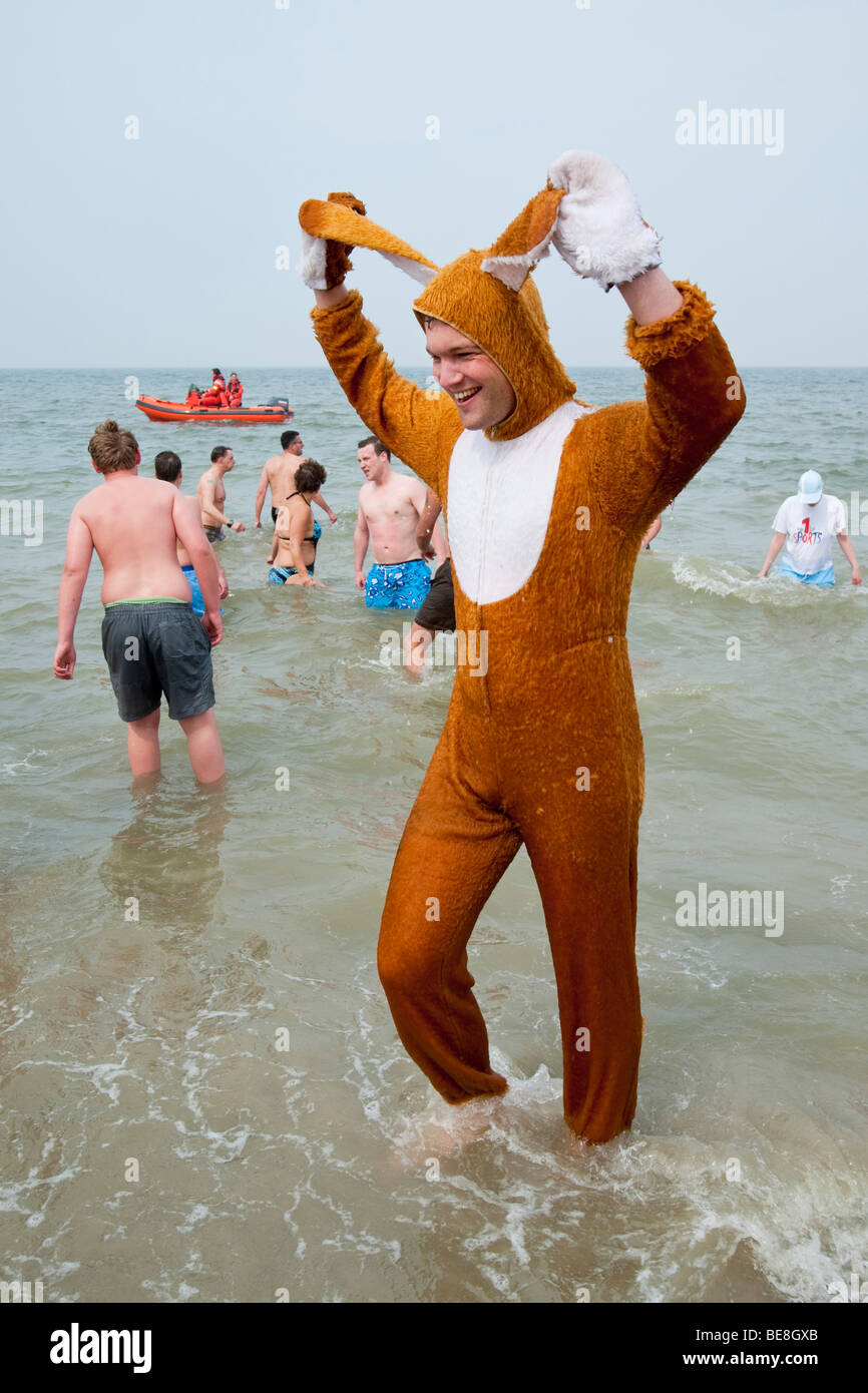Man dressed in bunny costume immagini e fotografie stock ad alta  risoluzione - Alamy