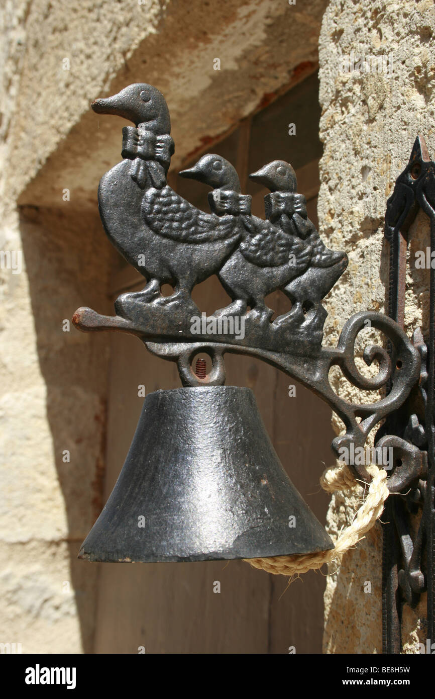 Casa ornati campana nel villaggio di Blaziert, Francia Foto Stock