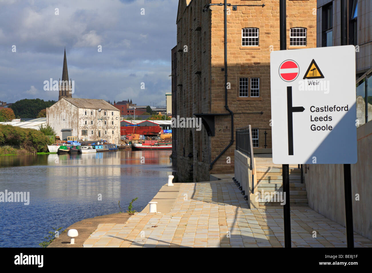 Wakefield dal lungomare di sviluppo, Calder e Hebble Navigazione, West Yorkshire, Inghilterra, Regno Unito. Foto Stock
