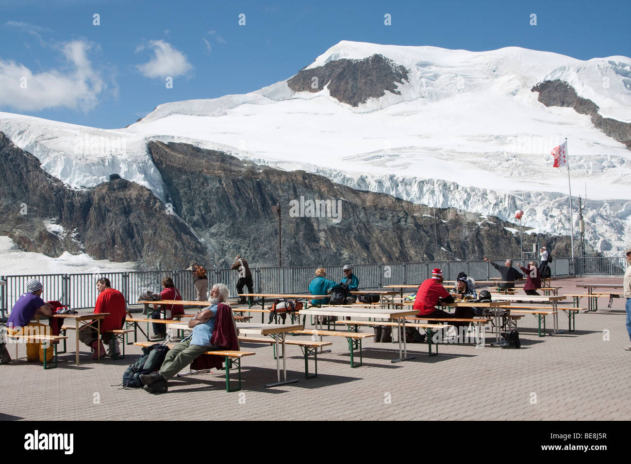 Ristorante girevole allalin alto 3500m alpi svizzere sopra Saas fee Svizzera Europa Foto Stock