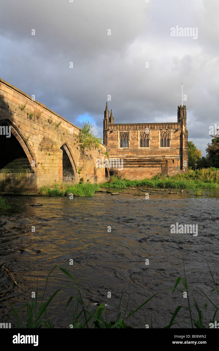 Chantry Cappella di St Mary e il fiume Calder, Wakefield, West Yorkshire, Inghilterra, Regno Unito. Foto Stock