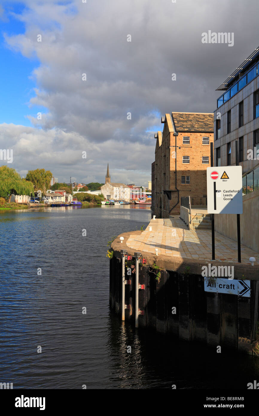 Wakefield dal lungomare di sviluppo, Calder e Hebble Navigazione, West Yorkshire, Inghilterra, Regno Unito. Foto Stock