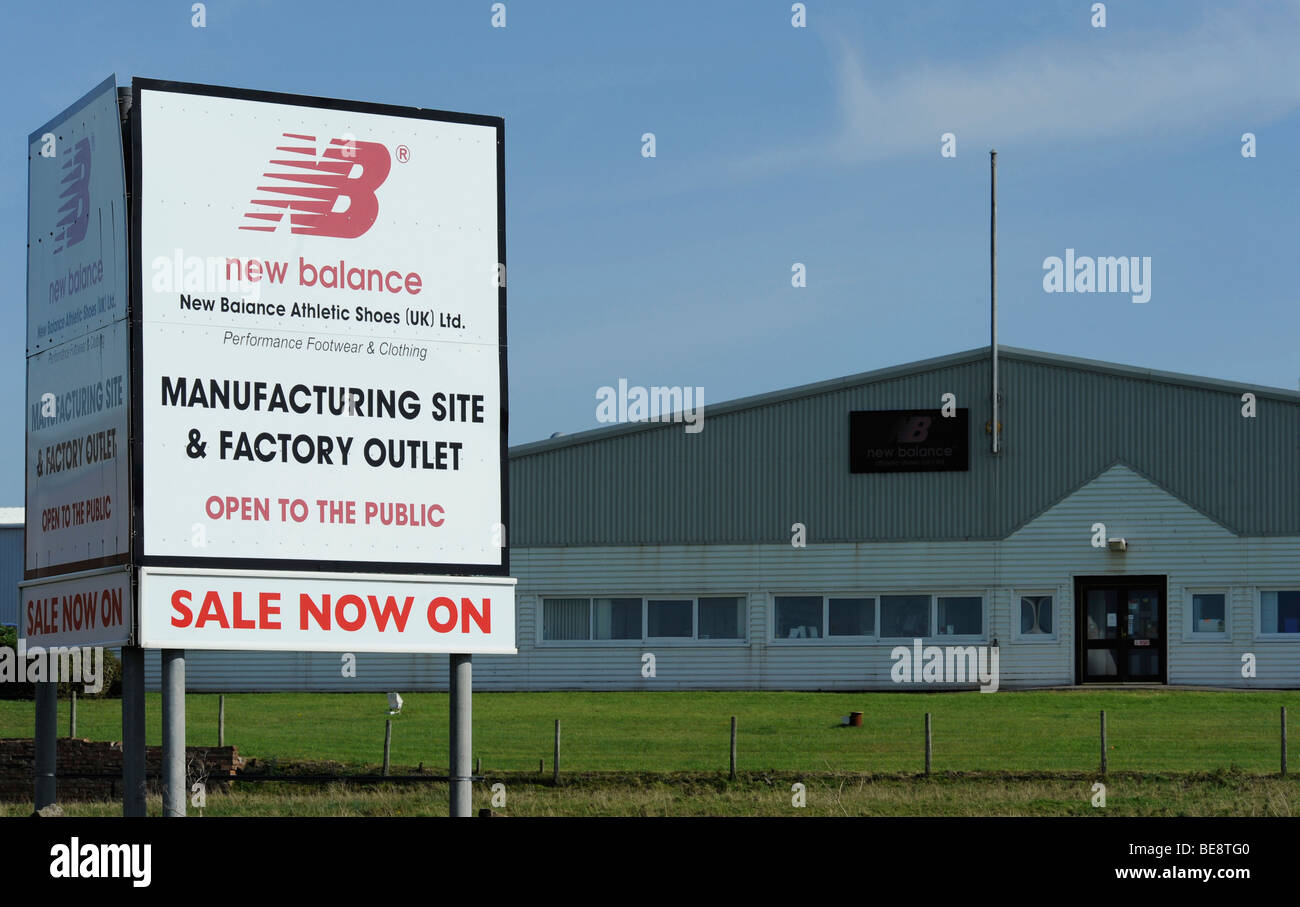New Balance scarpa da ginnastica sito di fabbricazione e del negozio della fabbrica, Flimby, Cumbria Foto Stock