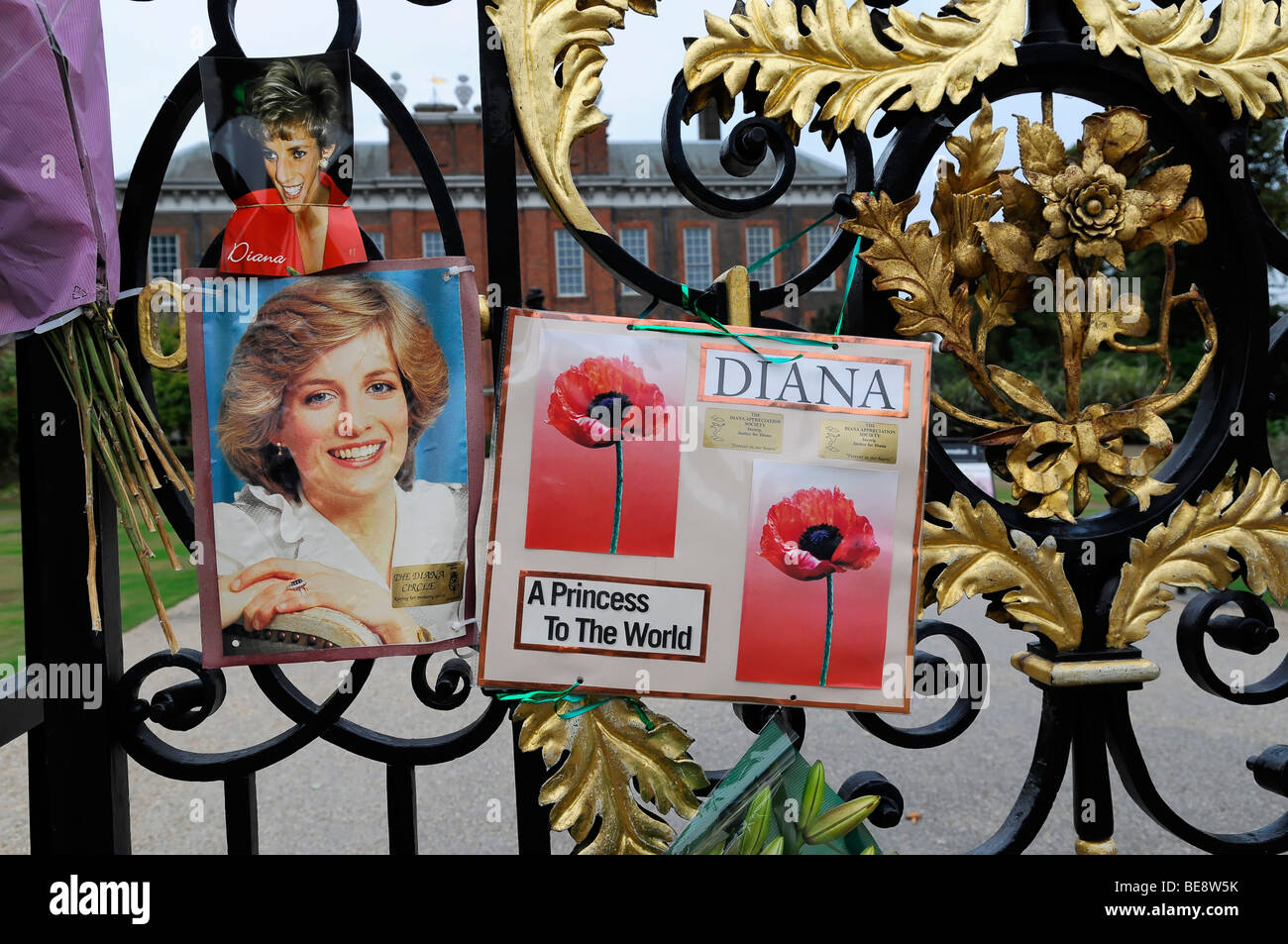 Foto, memorie della Principessa Diana, morì nel 1997, porta d'ingresso, Kensington Palace, London, England, Regno Unito, Europa Foto Stock