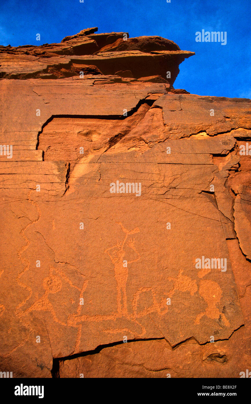 Antichi petroglifi indiani sulla roccia sopra Little Colorado River, Navajo Nation, Arizona, Stati Uniti d'America Foto Stock