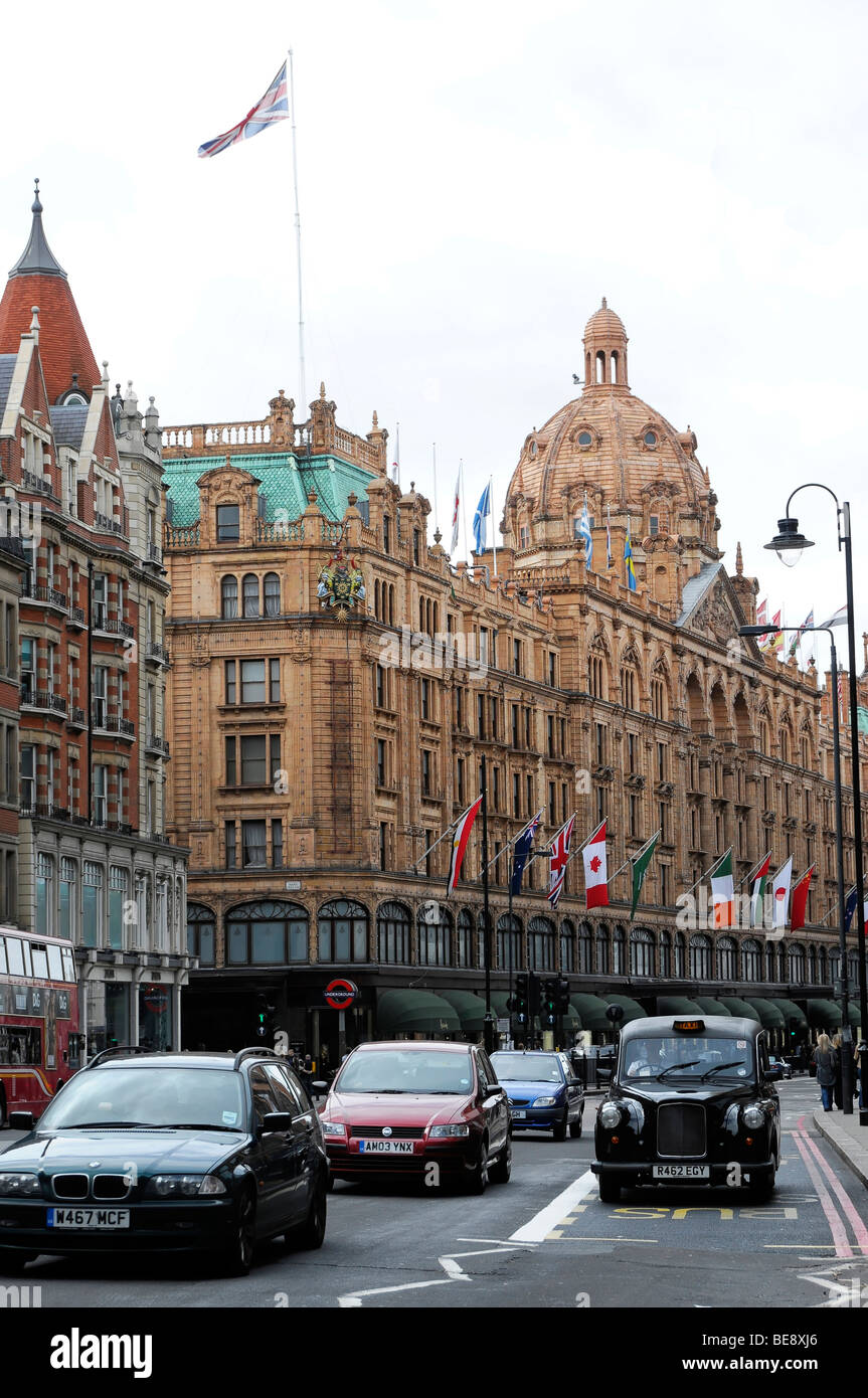 Brompton Road, Harrods Luxury department store, London, England, Regno Unito, Europa Foto Stock