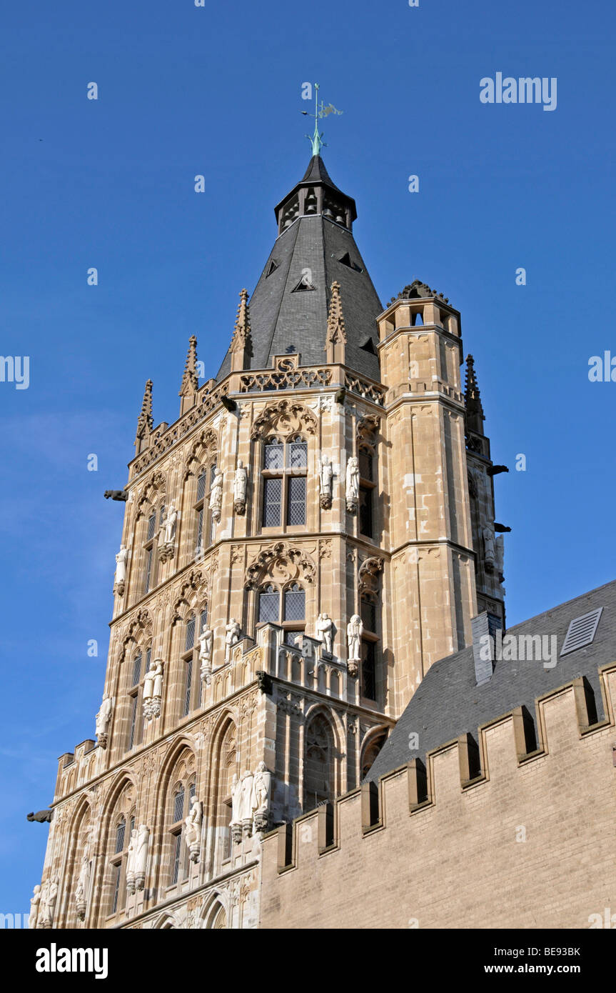 Ratsturm torre costruita in stile tardo gotico, Municipio di Colonia, nella Renania settentrionale-Vestfalia, Germania, Europa Foto Stock